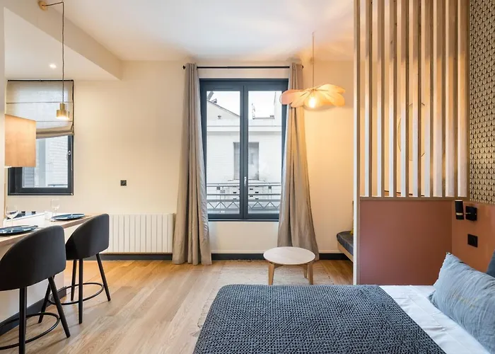 Honore - Arbre Sec * リヨン